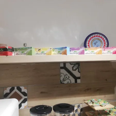 Simy2 Oda ve Kahvaltı Napoli